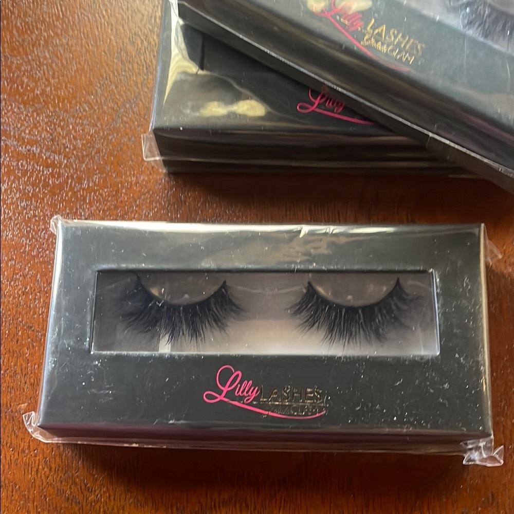 Lilly Lashes Dramatic Black Eyelashes